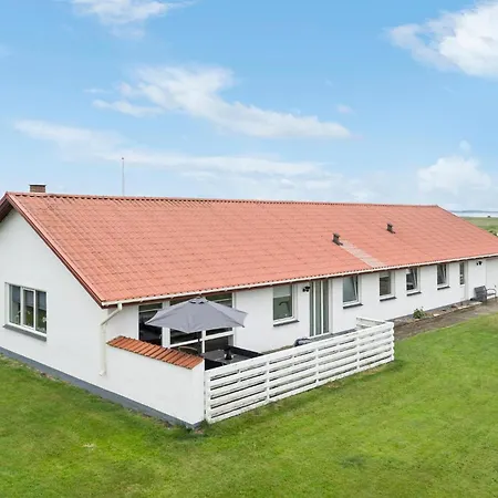 3 Bedroom Pet Friendly In Holiday home *